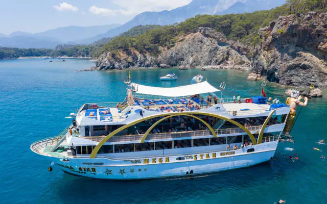 Mega Star Yacht Tour - 1